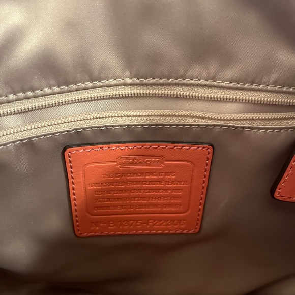 Beautiful pink Coach handbag - Picture 3 of 8